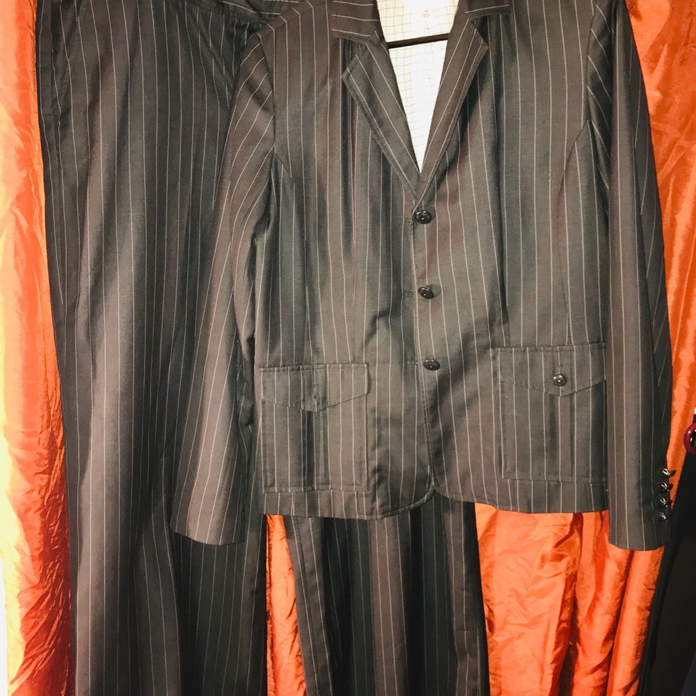 Pant Suit - Picture 3 of 4